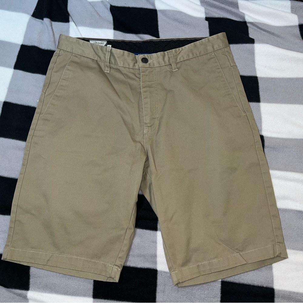 Volcom Men’s Khaki Shorts Size 32